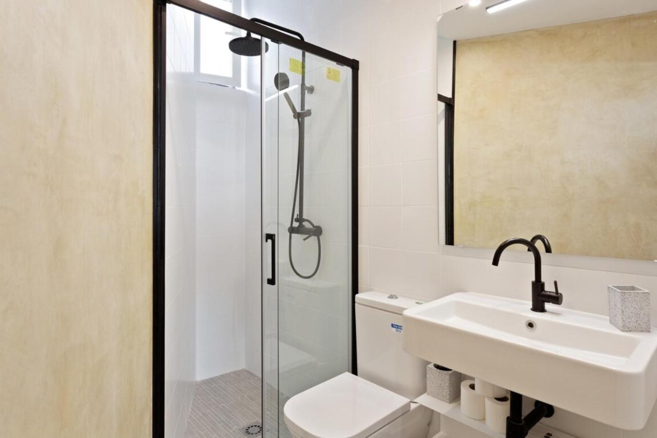 Modern 1 Bedroom Apartment Near Lavapies Madrid Luaran gambar
